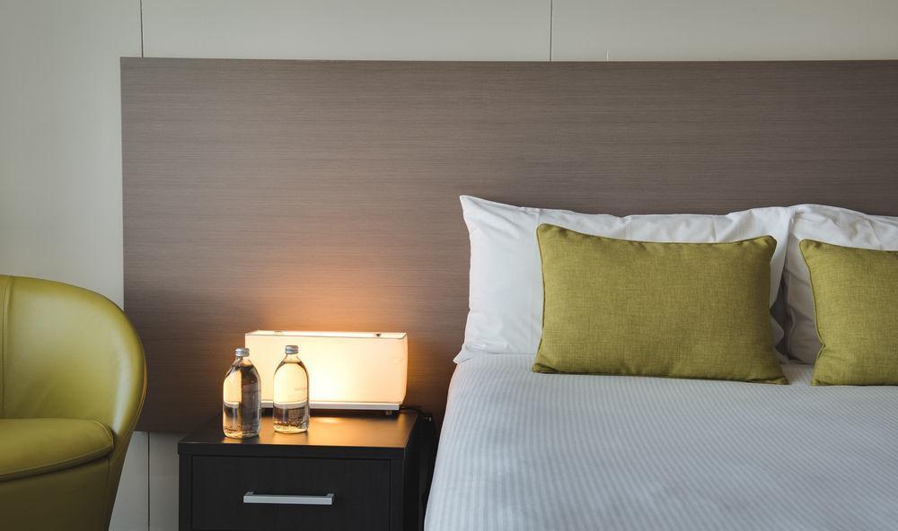 The Point Brisbane Hotel Zewnętrze zdjęcie A bedroom at the hotel