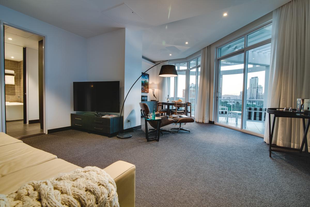 The Point Brisbane Hotel Zewnętrze zdjęcie A living room in a typical apartment