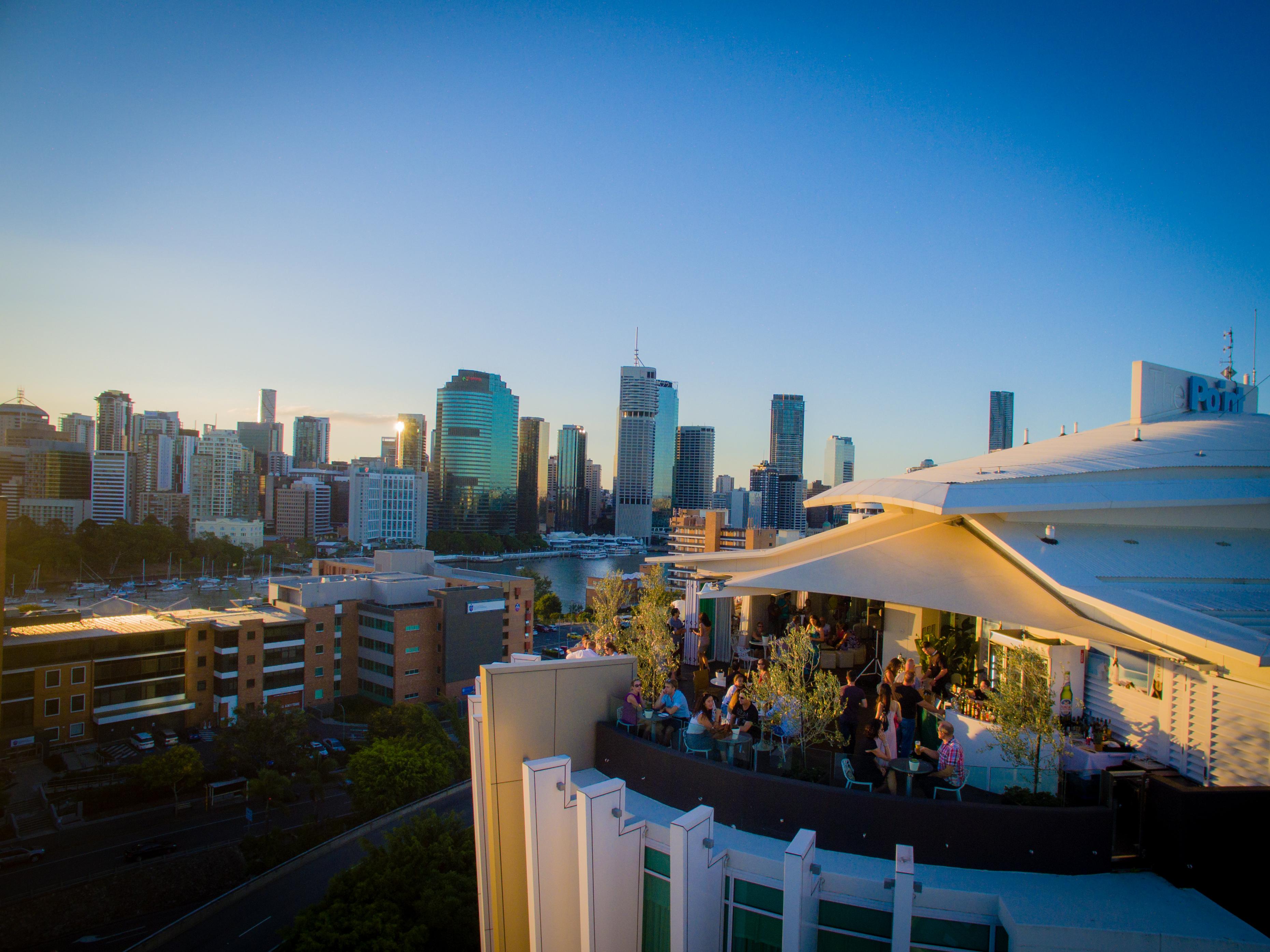 The Point Brisbane Hotel Zewnętrze zdjęcie View of the Brisbane CBD from the rooftop of the UQ Union