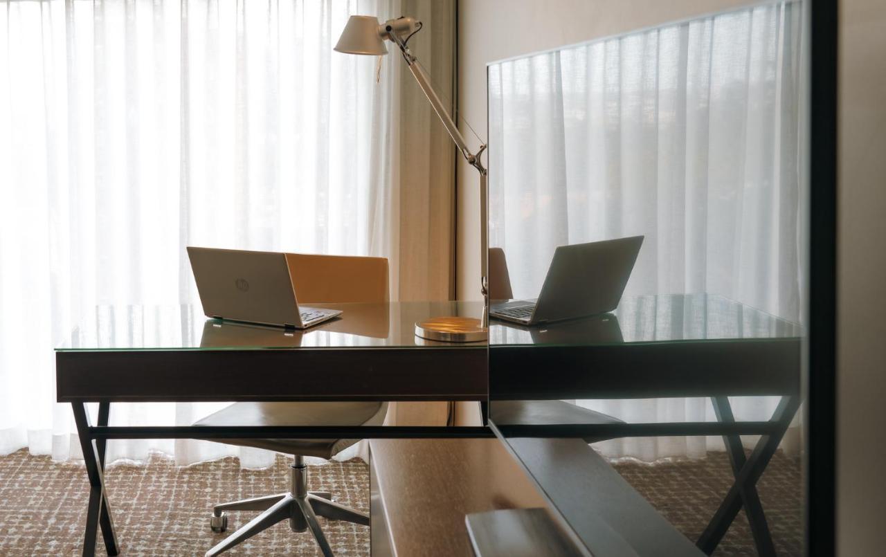 The Point Brisbane Hotel Zewnętrze zdjęcie A work space at the hotel