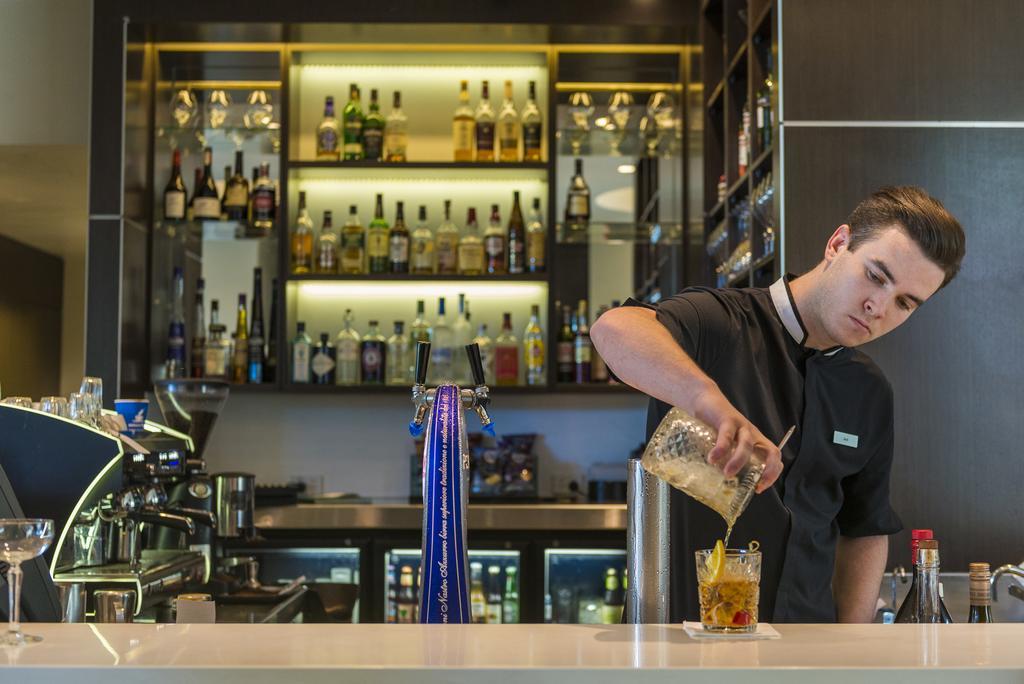 The Point Brisbane Hotel Zewnętrze zdjęcie A bartender at work
